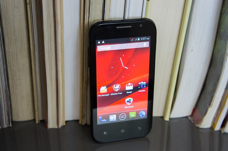 Prestigio MultiPhone 4044 DUO (4).jpg